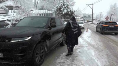Bursa’da sabah saatlerinde etkili olan yoğun kar yağışıyla birlikte Uludağ