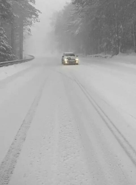 Uludağ’da dün gece yoğun kar yağdı, kar kalınlığı 163 santimetreye ulaştı Kış turizminin önemli merkezlerinden Uludağ’da Şubat sonunda yağan kar yağışıyla