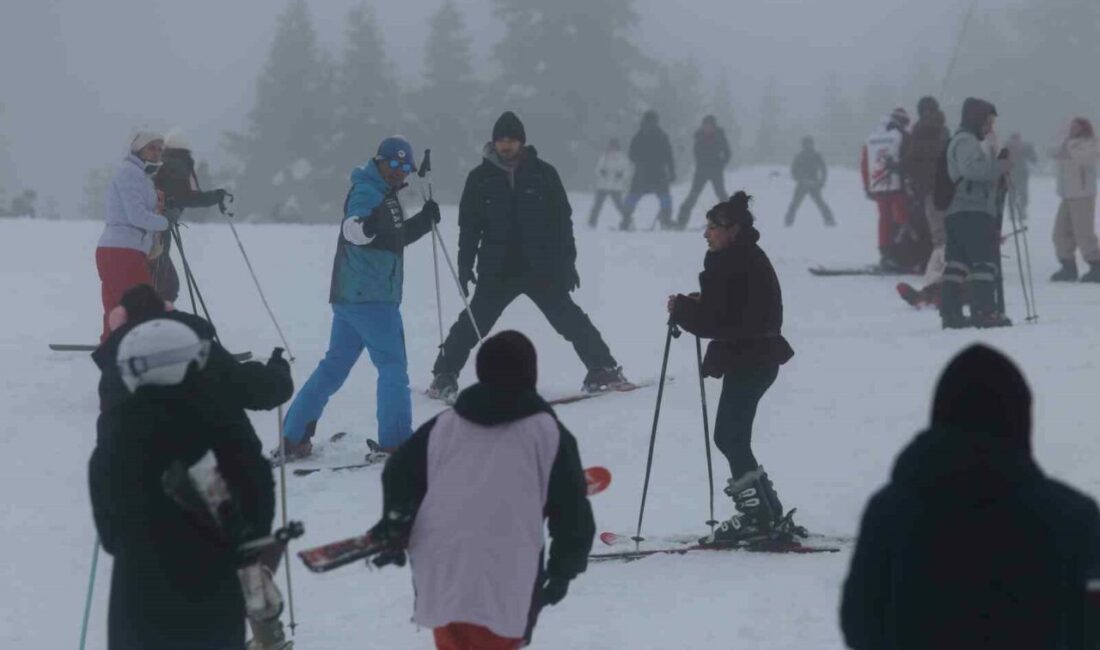 Kış mevsiminin kalbi Uludağ’da kar kalınlığı 120 santimetreyi bulurken, sömestr