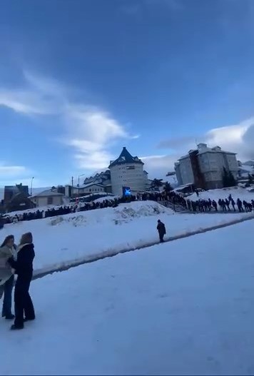 Türkiye’nin önemli kış turizmi merkezlerinden Bursa Uludağ’da, güneşli havayla birlikte