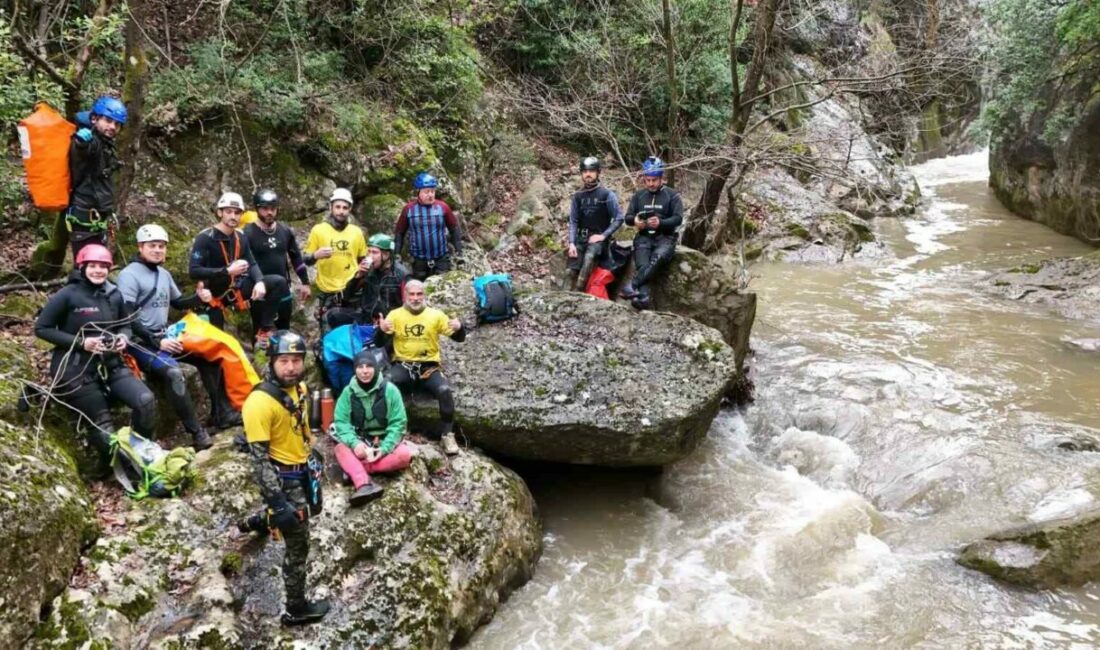 Bursa’nın Orhangazi ilçesinde bulunan Sölöz Kanyonu’nda doğa yürüyüşüne çıkan ekip,