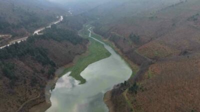 Bursa’da yağışlar ve zirvedeki karların erimeye başlamasının etkisiyle Uludağ’ın eteklerindeki