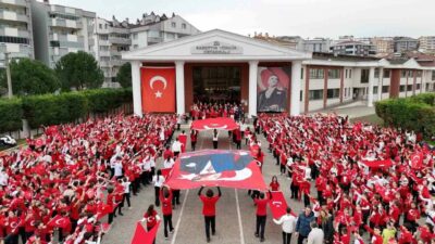 Bursa’da eğitimde akademik başarısının yanı sıra sosyal, sanatsal ve sportif