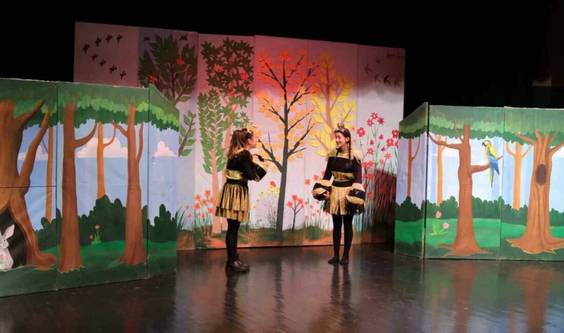 Adile Naşit Tiyatrosu’nda çocukları ücretsiz olarak tiyatro ile buluşturan Yıldırım