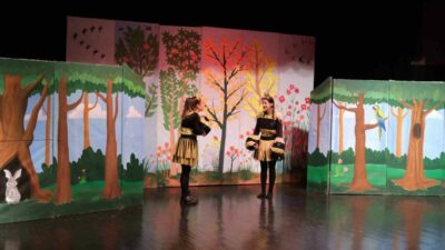 Adile Naşit Tiyatrosu’nda çocukları ücretsiz olarak tiyatro ile buluşturan Yıldırım