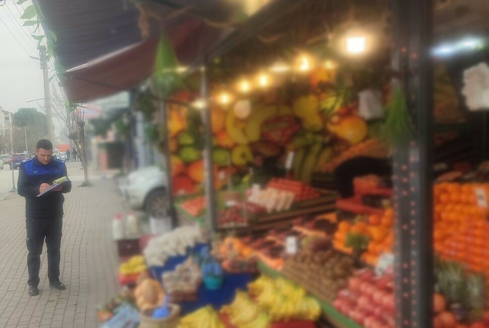 İnegöl Belediyesi Zabıta Müdürlüğü ekipleri, ramazan ayı öncesi şehirde hizmet