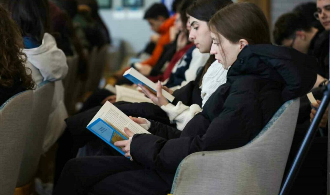 Bursa Büyükşehir Belediyesi’nin ‘Bursa Tanpınar Yılı’ etkinlikleri çerçevesinde düzenlediği söyleşide,
