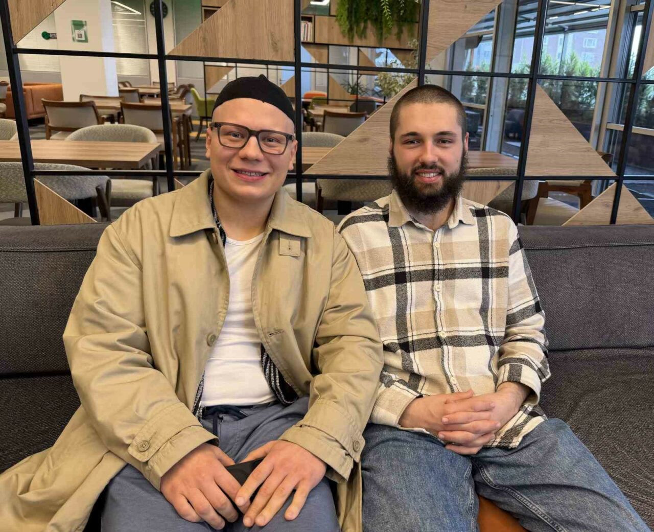 Kendileri araştırarak müslüman olan iki Alman genci, Ramazan bayramında Türk