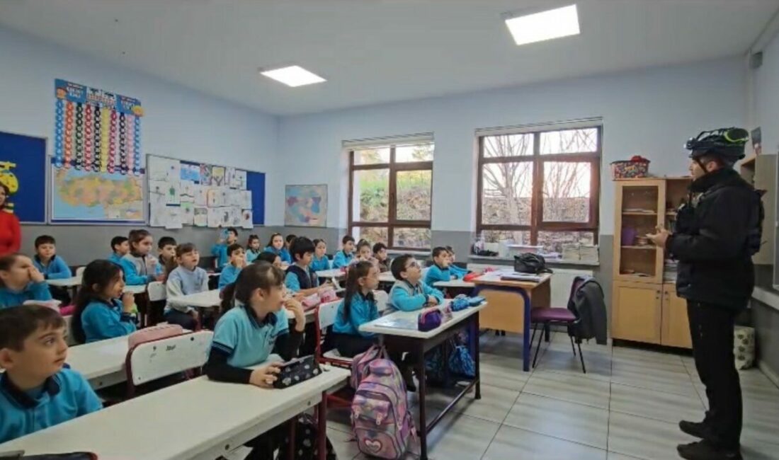 Bursa’da ilkokullarda deprem farkındalık eğitimi ve tatbikatı gerçekleştirildi. Arama kurtarma