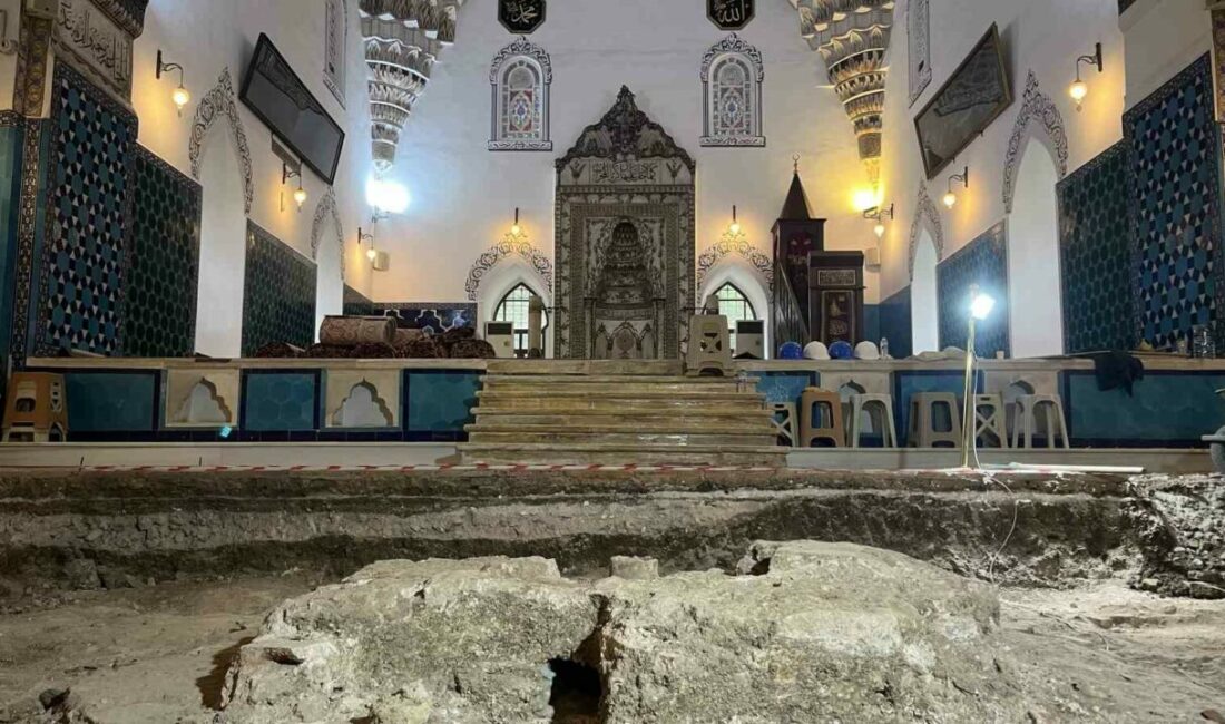 Asırlar sonra ortaya çıktı… Muradiye’de gizli kalan detay Bursa’da Muradiye (2. Murad) Camii’nde yürütülen restorasyon çalışmaları sonrasında caminin