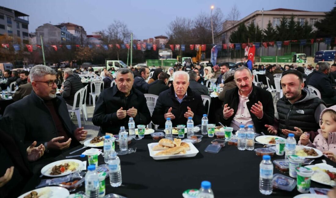 Başkan Bozbey: “Paylaşma duygusunu arttırıyoruz” Bursa genelinde düzenlediği etkinliklerle Ramazan ayının paylaşma ve dayanışma ruhunu