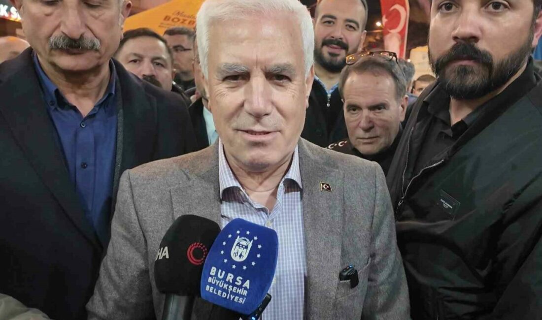 Başkan Bozbey sahurda vatandaşlarla buluştu, tarihi fırınlarda tahinli pide ve simit dağıttı Bursa Büyükşehir Belediye Başkanı Mustafa Bozbey, Ramazan ayı kapsamında Osmangazi