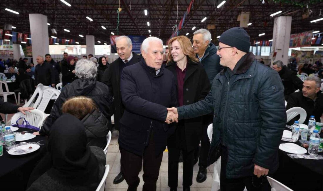 Başkan Bozbey: “Üreticimizi asla yalnız bırakmayacağız” Bursa Büyükşehir Belediyesi’nin Mustafakemalpaşa’da düzenlediği iftar programında konuşan Başkan Mustafa