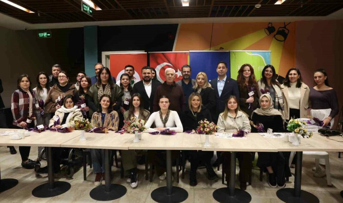 Bursa Büyükşehir Belediye Başkanı Mustafa Bozbey, Görükle Gençlik Merkezi’nde düzenlenen