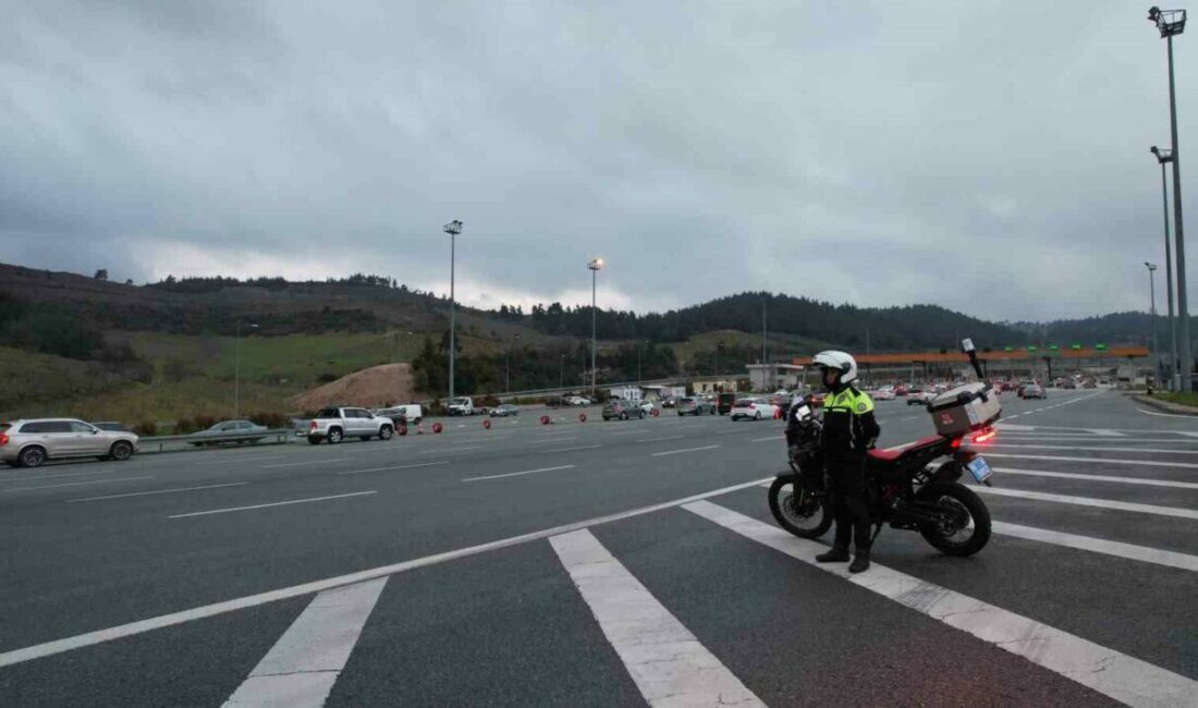 Bayram dönüşü Bursa otoyolunda yoğunluk: İstanbul istikametinde trafik yavaşladı Ramazan Bayramı tatilinin sona ermesiyle birlikte Bursa’dan İstanbul istikametine giden