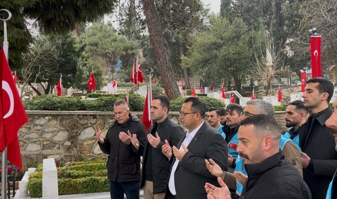 Bayram öncesinde şehitler unutulmadı Bursa’da bayram öncesinde şehitler unutulmadı. Ülkü Ocakları İl Başkanı Nurtaç