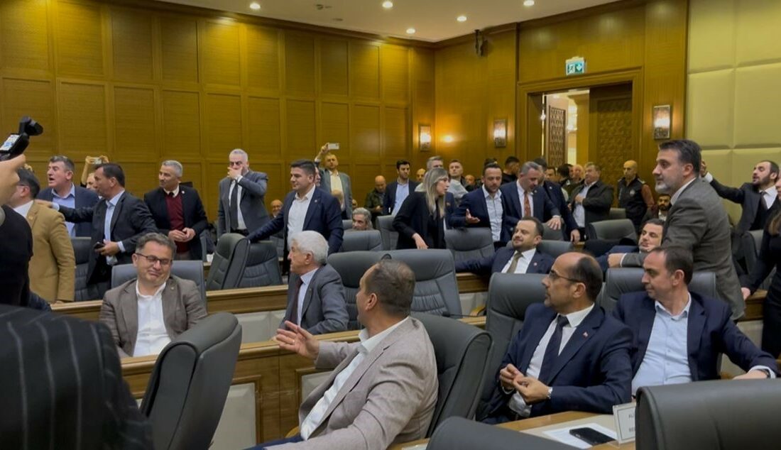 Mustafa Bozbey ile Oktay Yılmaz arasında, Bursa Büyükşehir Belediye Meclisi’nde