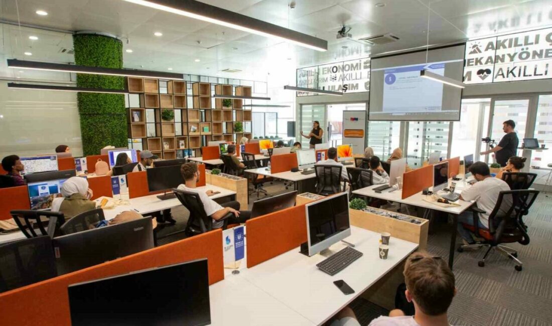 Bursa dünyanın en akıllı şehirleri arasında yerini korudu Bursa Büyükşehir Belediyesi’nin teknoloji ve sürdürülebilirlik odaklı vizyonu, uluslararası arenada