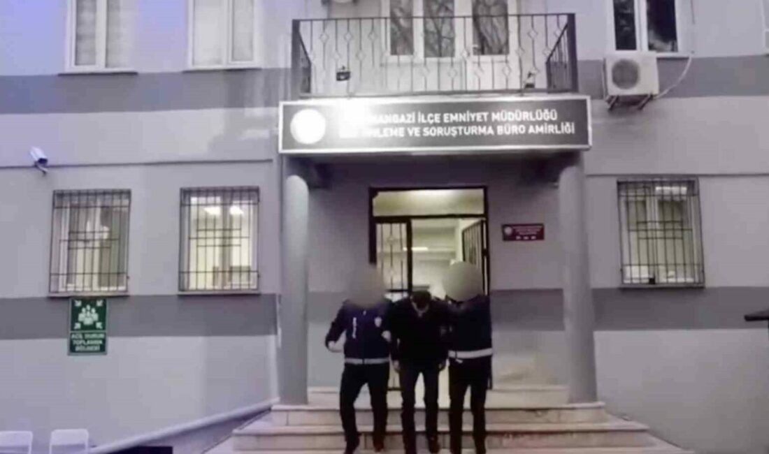 Bursa’da aranan 2 kişi yakalandı Bursa’da haklarında kesinleşmiş hapis cezası bulunan 2 şahıs, polis ekiplerinin