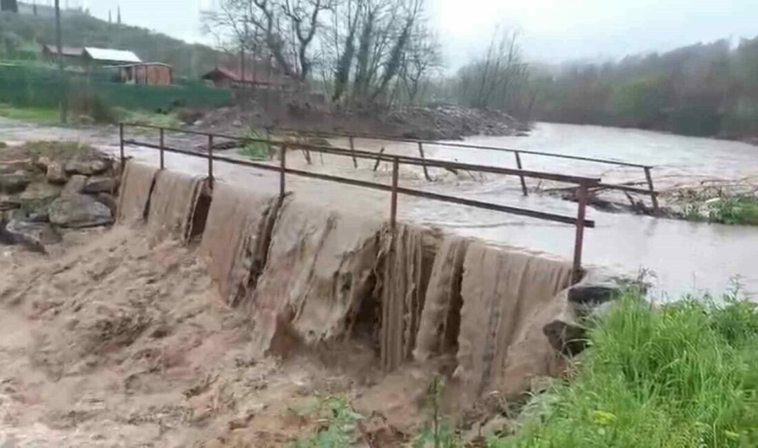 Bursa’da aşırı yağışlar köprüyü trafiğe kapattı Bursa’nın Gemlik ilçesinde aşırı yağışlar sebebiyle taşan dere yüzünden yol