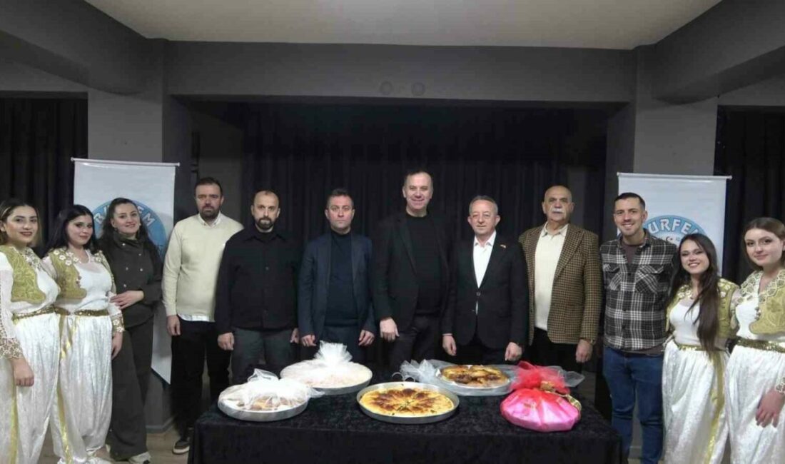 Bursa’da Balkan esintili sahur: Sokak sokak dolaşıp börek topladılar Bursa’nın Osmangazi ilçesine bağlı Gülbahçe ve Selamet Mahallelerinde Ramazan ayına