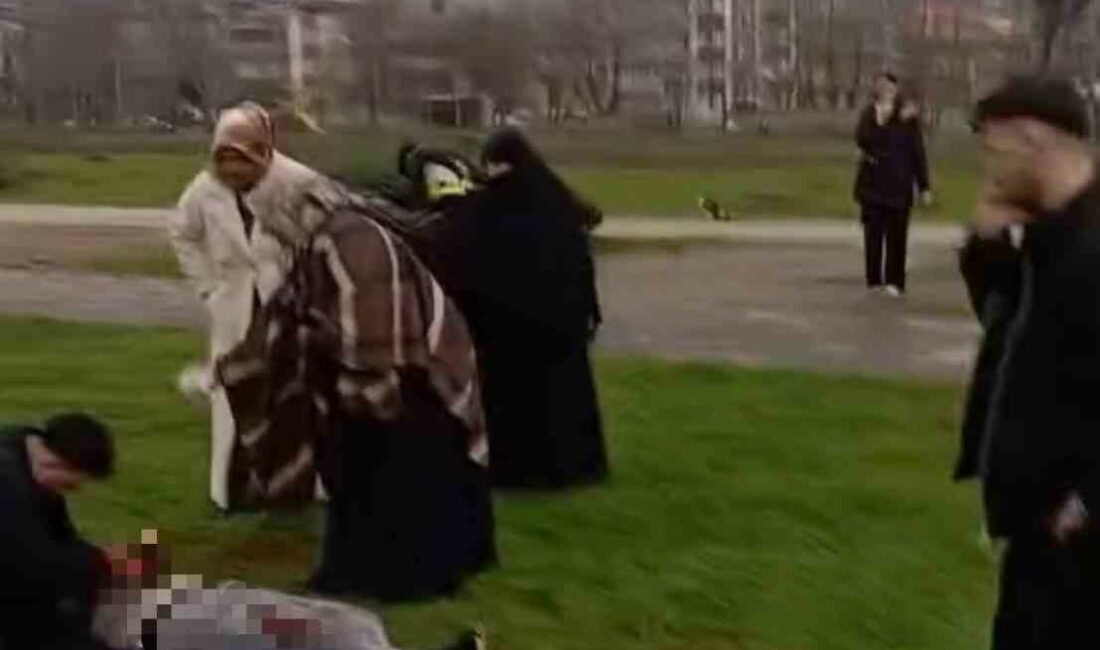 Bursa’da bıçaklı kavga…Boğazı kesilen kişi hayatını kaybetti Bursa’da çıkan bıçaklı kavgada boğazı kesilen bir kişi kaldırıldığı hastanede