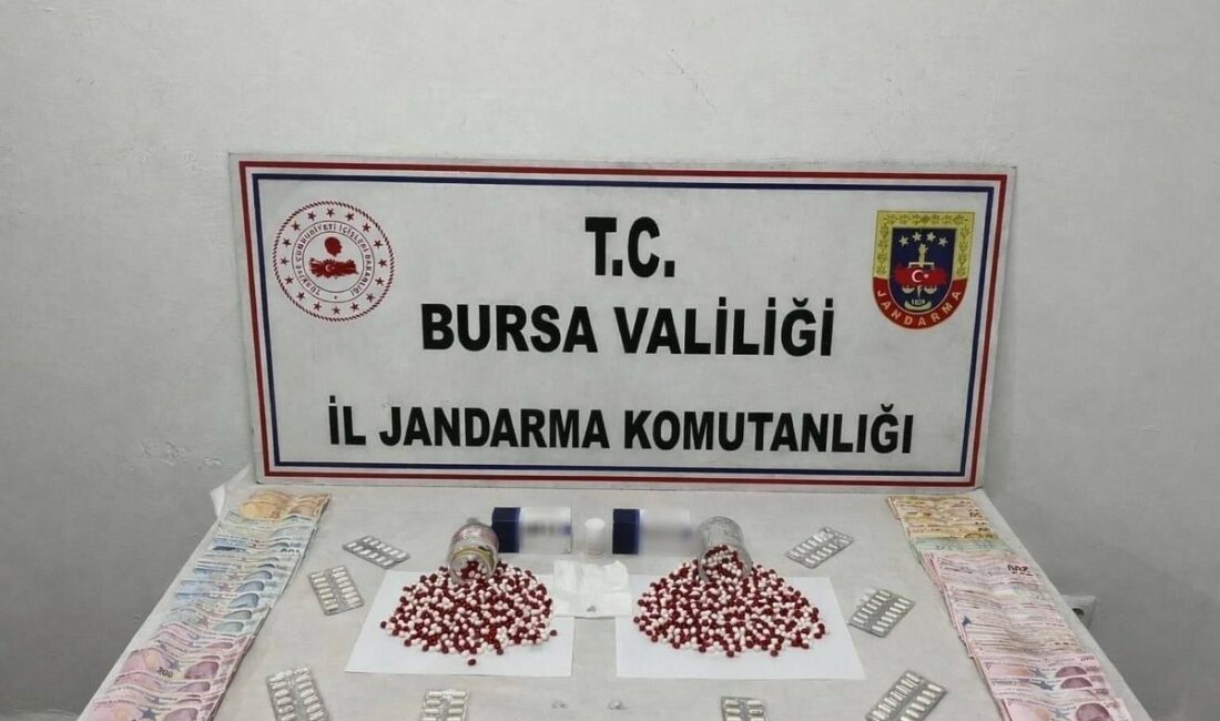Bursa’nın Yıldırım ilçesinde düzenlenen operasyonda bin 39 adet sentetik ecza