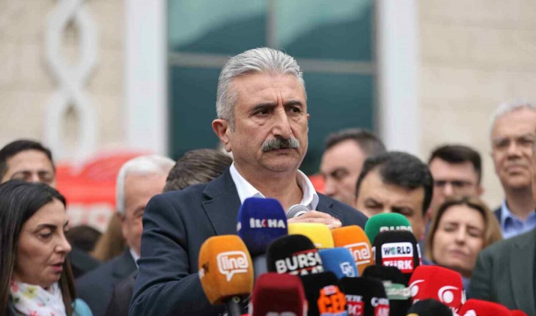 Bursa’da Bozbey’in gözaltına alınmasına CHP’den sert tepki “Halkın iradesi yok sayılamaz” Bursa’da Mustafa Bozbey’in gözaltına alınmasının ardından, Cumhuriyet Halk Partisi Bursa