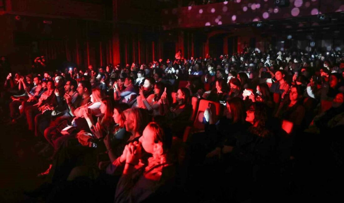 Bursa’da Can Ozan ile müzik dolu gece Bursa Büyükşehir Belediyesi tarafından düzenlenen “Uludağ’ın Eteğinde Konserler” serisinin konuğu