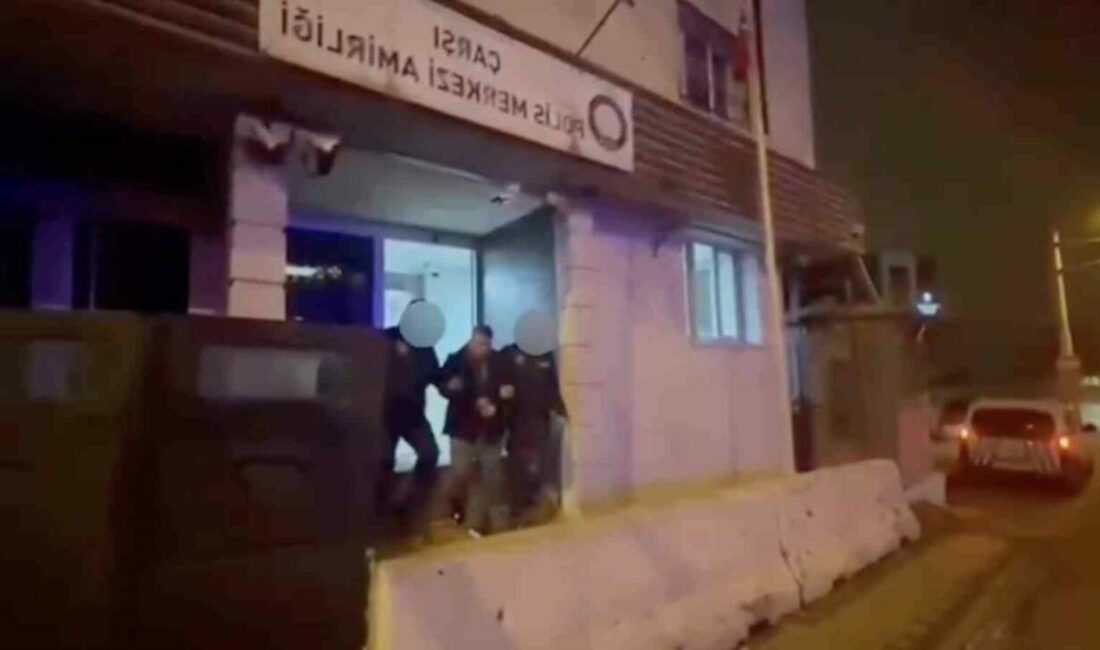Bursa’da çeşitli suçlardan kessinlemiş hapis cezası olan şüpheliler yakalandı Bursa’da haklarında kesinleşmiş hapis cezası bulunan 4 şüpheli, polis ekiplerinin
