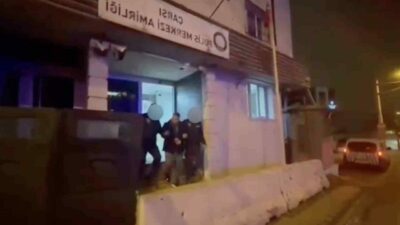 Bursa’da haklarında kesinleşmiş hapis cezası bulunan 4 şüpheli, polis ekiplerinin