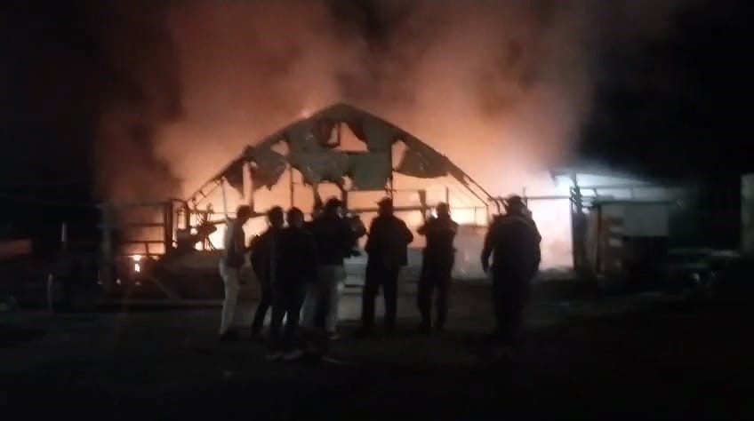 Bursa’da çiftlikte yangın: 580 kanatlı hayvan telef oldu Bursa’nın İnegöl ilçesinde bulunan bir çiftlikte çıkan yangında 250 tavuk,