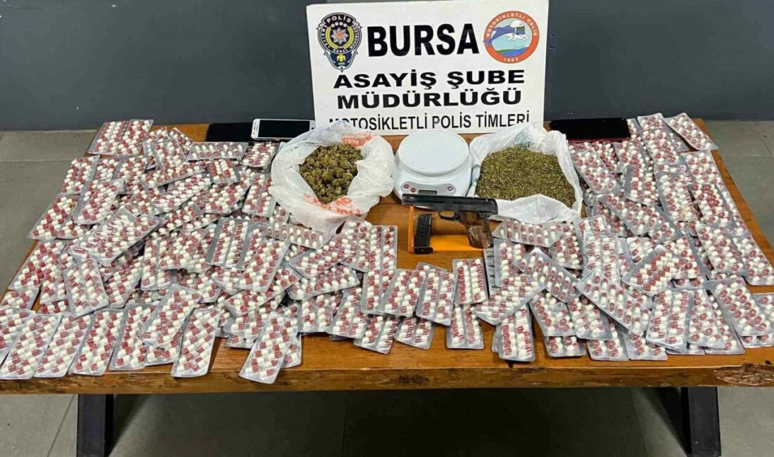 Bursa’da polis ekiplerinin yaptığı denetimde “dur” ihtarına uymayarak kaçan şüpheli,