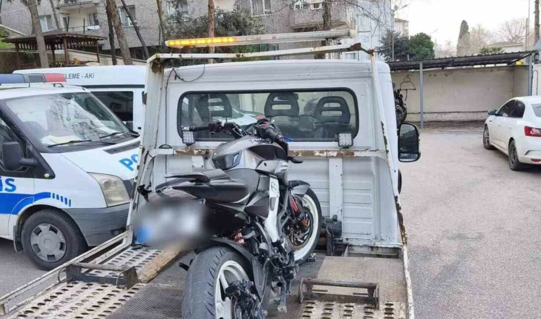 Bursa’da ‘Dur’ ihtarına uymayan motosikletliye 245 bin TL ceza Bursa’nın Mudanya ilçesinde polis ekiplerinin “dur” ihtarına uymayarak kaçan motosiklet