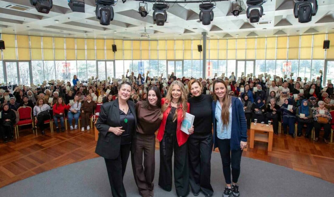 Bursa’da kültür ve sanat etkinlikleri kapsamında düzenlenen “Bursa Sanatla Yeşeriyor”