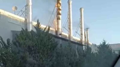 Bursa’nın bir fabrikanın bacasında çıkan yangını itfaiye ekipleri söndürdü. Edinilen