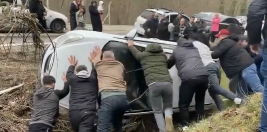 Bursa’da Orhaneli yolu üzerinde meydana gelen kazada 3 araç çarpıştı,