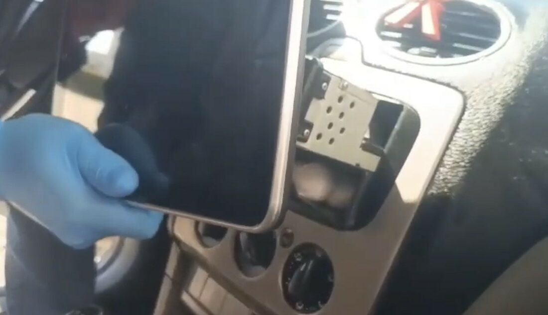 Bursa’da film gibi operasyon, Islak mendilden, aracın zulasına… Hepsi tek tek çıktı Bursa’da jandarma ekiplerinin düzenlediği uyuşturucu operasyonunda çok sayıda uyuşturucu madde