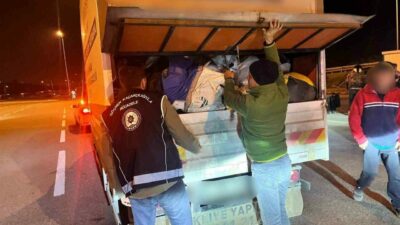 Bursa Emniyet Müdürlüğü ekipleri, göçmen kaçakçılığı suçunun önlenmesi ve kamu