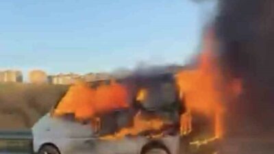 Bursa çevre yolunda seyir halindeki hafif ticari araç alev aldı.