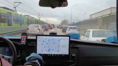 Bursa’da trafikte yaşanan duyarlı bir an, görenlerden takdir topladı. Seyir