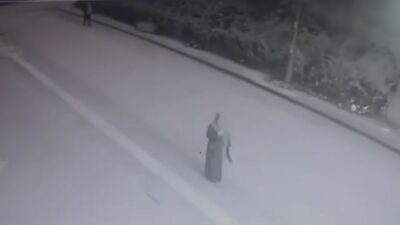 Bursa’nın Osmangazi ilçesinde bir kadına yönelik gerçekleştirilen kapkaç olayı güvenlik