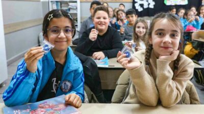 Bursa Büyükşehir Belediyesi, Deprem Haftası kapsamında Lütfi Banuşoğlu İlkokulu’nda öğrencilere