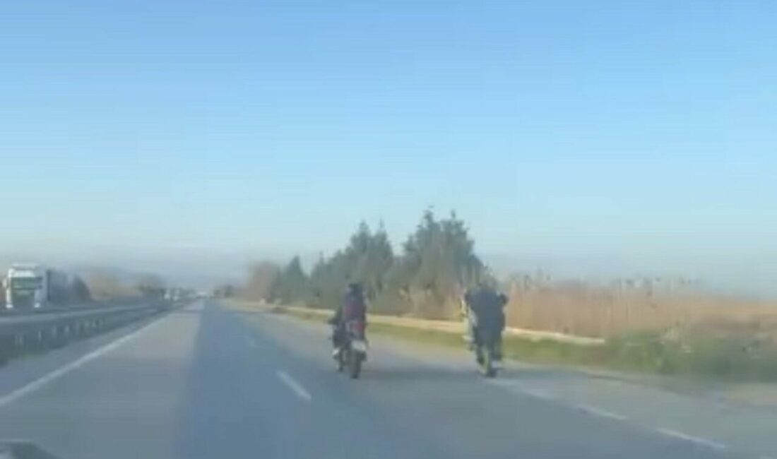 Bursa’nın Mustafakemalpaşa ilçesinde ana yol üzerinde seyir halinde olan iki