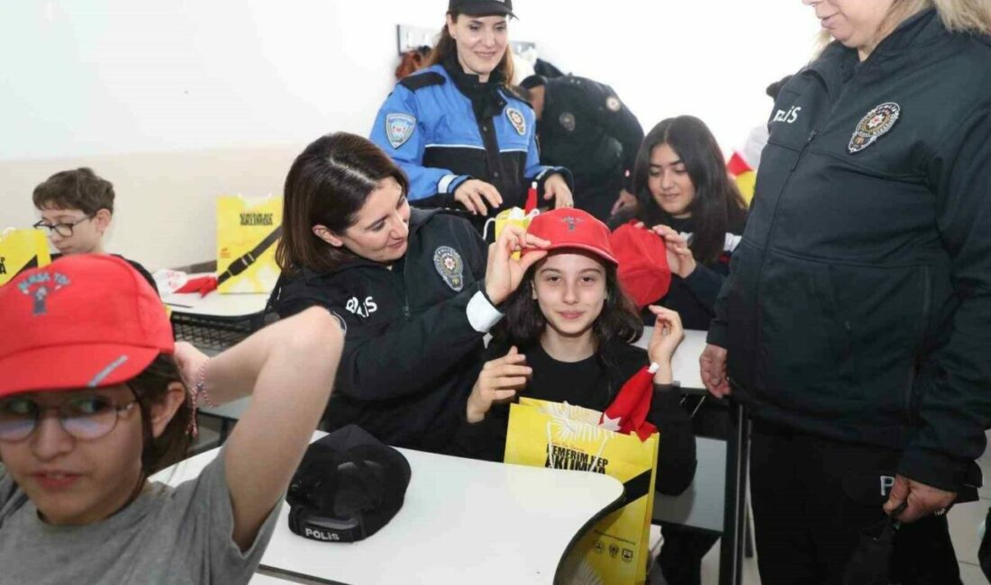 Bursa Emniyet Müdürlüğü tarafından öğrencilerin polis teşkilatına olan güvenini artırmak