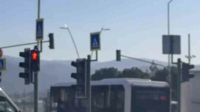 Bursa’da özel halk otobüsünün ters şeride girmesi trafikte tehlikeli anlara