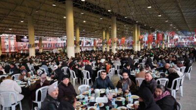 Bursa Büyükşehir Belediyesi, düzenlediği etkinlikler ve verdiği iftarlarla Ramazan’ın paylaşma