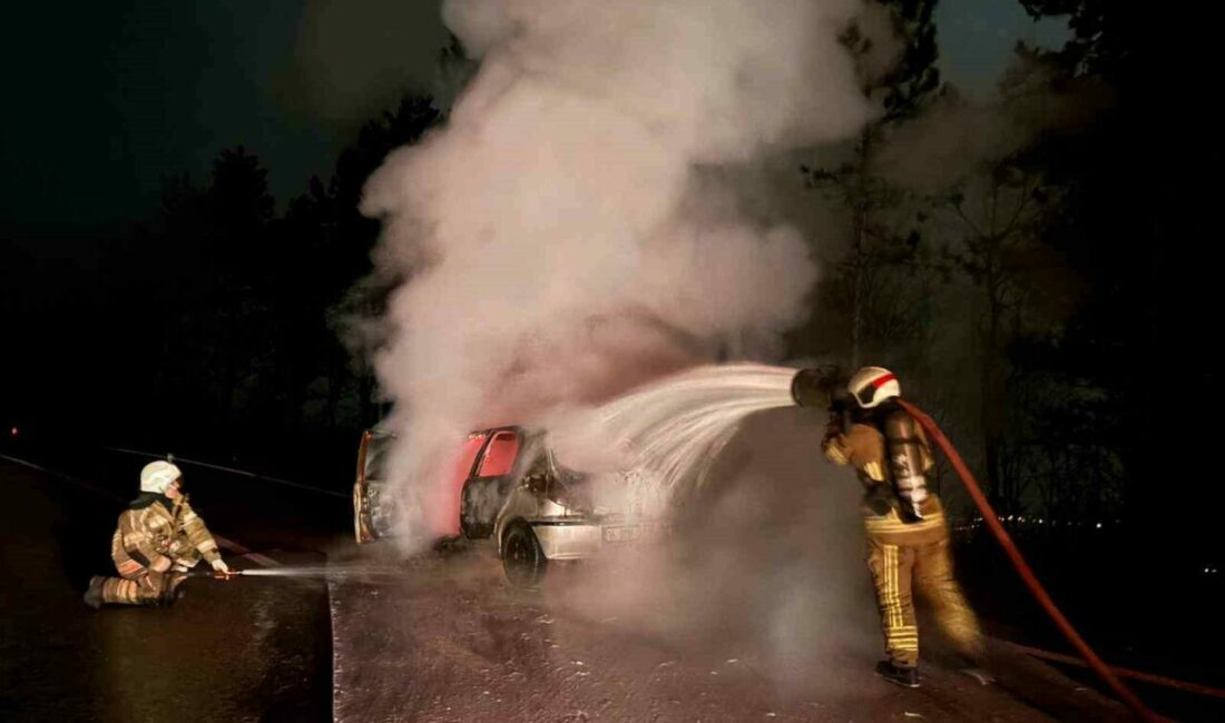 Bursa’nın İnegöl ilçesinde seyir halindeki otomobil alev alev yandı. Olay,