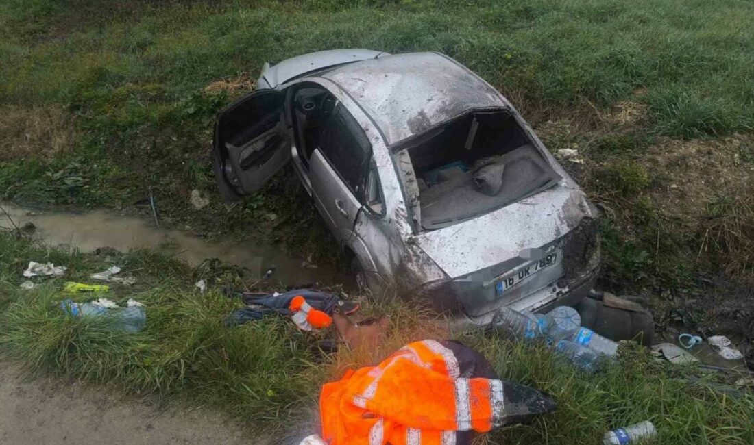 Bursa’nın İnegöl ilçesinde kontrolden çıkan otomobilin taklalar atarak tarlaya uçtuğu