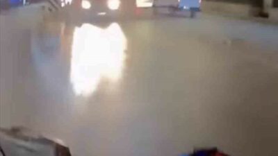 Bursa’da motosiklet sürücüsü, ters yönden gelen otomobil sebebiyle büyük bir